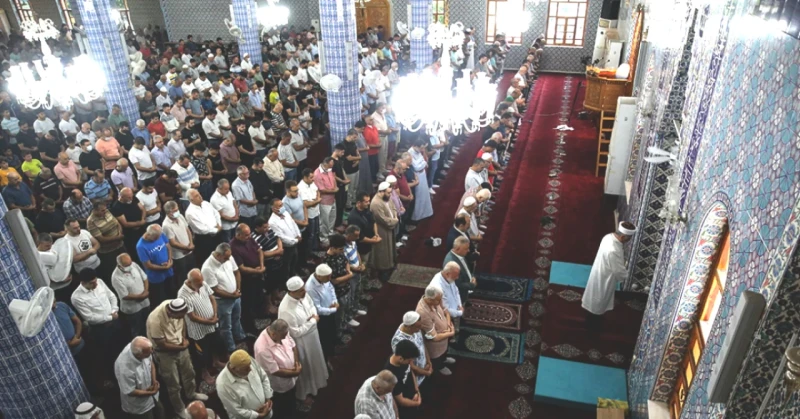 İstanbul Bayram Namazı 2026: Saat Kaçta Başlıyor? Kaçırmayın!